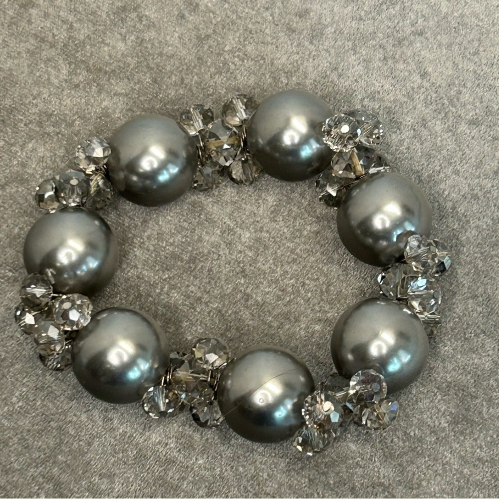 🛍3/$20 Chunky metallic gray silver beaded faux Pearl stretchy bracelet